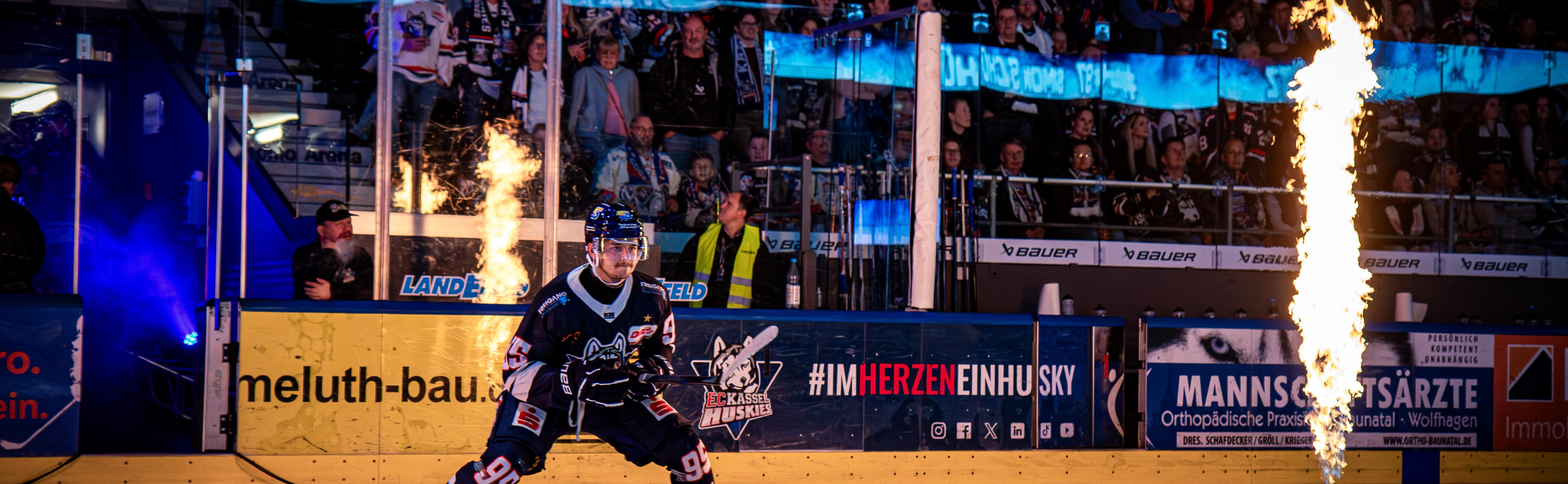 Kassel Huskies Spieler Frei bei Einlauf auf die Eisfläche 
