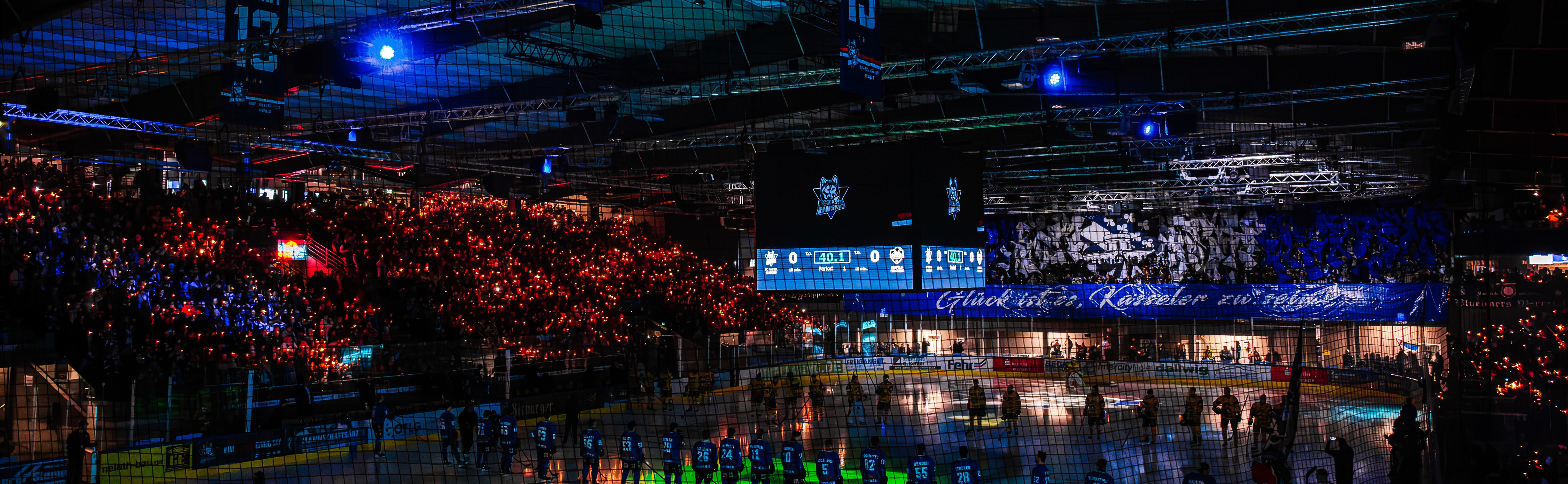 Choreographie mit Wunderkerzen vor dem Spiel